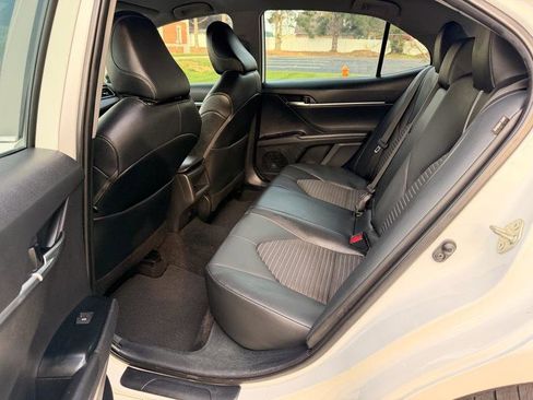 Used 2020 Toyota Camry SE FWD image 18