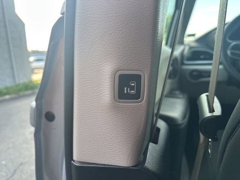 Used 2023 Chrysler Voyager LX FWD image 19