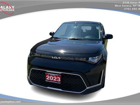 Used 2023 Kia Soul LX w/ Option Group 015 FWD image 2