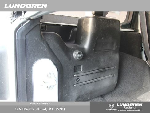 Used 2018 Jeep Wrangler Unlimited Sport S image 32