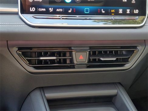 New 2026 Volkswagen Tiguan SE image 21