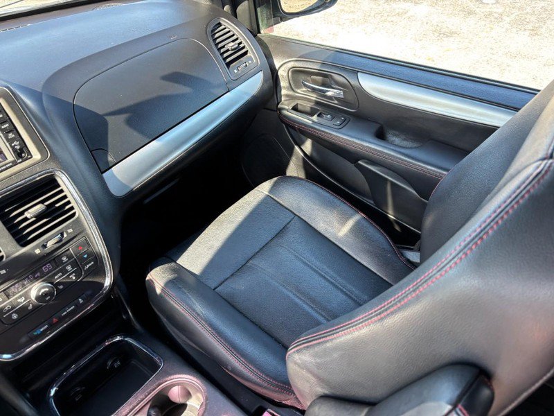 Used 2017 Dodge Grand Caravan GT FWD image 17