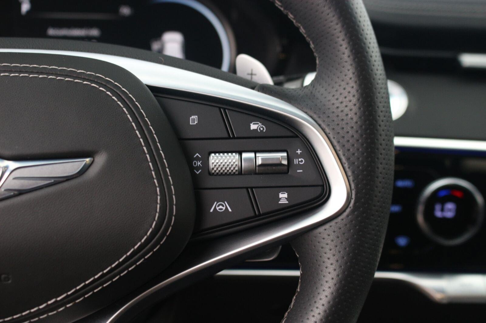 Used 2024 Genesis GV70 3.5T Sport w/ Sport Advanced Package AWD/4WD image 18