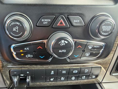 Used 2015 RAM 2500 Limited AWD/4WD image 44