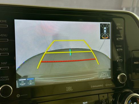 Used 2021 Toyota Highlander Limited FWD image 23