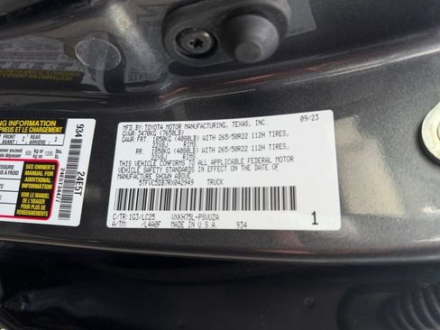 Used 2024 Toyota Tundra Capstone AWD/4WD image 37