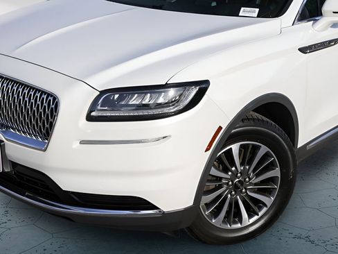 Used 2021 Lincoln Nautilus FWD w/ Equipment Group 101A image 3