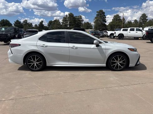 Used 2022 Toyota Camry SE w/ Cold Weather Package AWD/4WD image 4