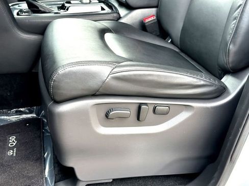 Used 2024 Nissan Armada SV image 12