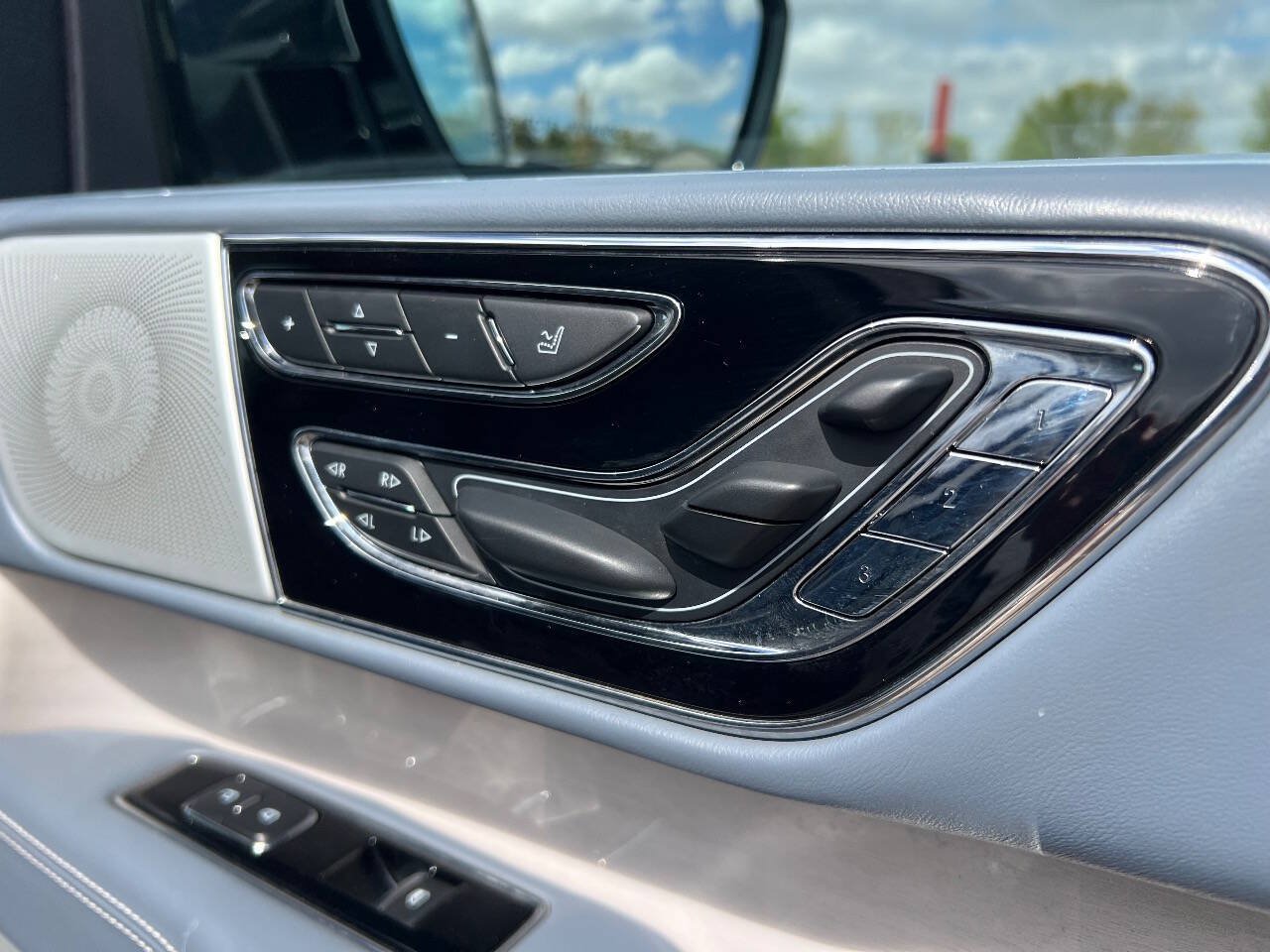 Used 2020 Lincoln Navigator Black Label w/ Cargo Convenience Package AWD/4WD image 23