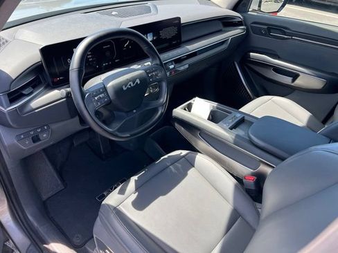 Certified 2024 Kia EV9 Light Long Range RWD image 17