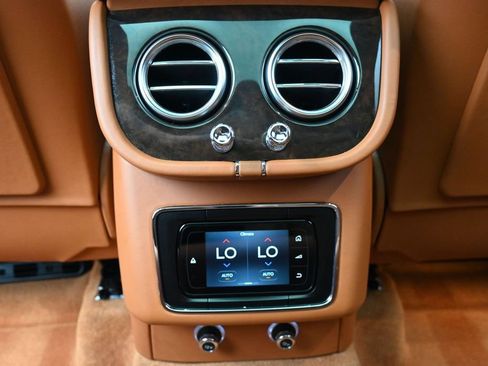 Used 2019 Bentley Bentayga AWD/4WD image 22