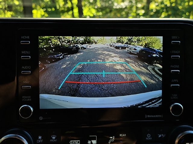 Used 2021 Toyota Highlander L AWD/4WD image 15