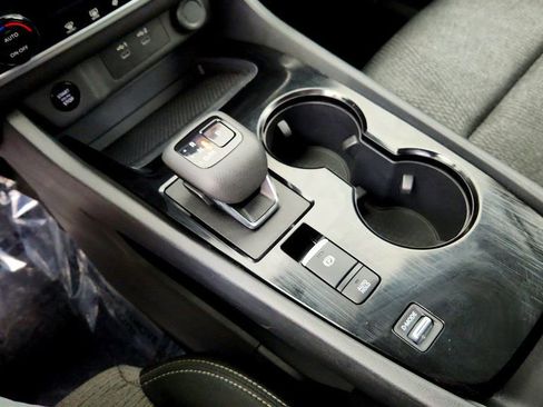 Used 2024 Nissan Rogue SV FWD image 15