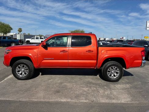 Used 2016 Toyota Tacoma SR5 w/ SR5 Appearance Package (SN) AWD/4WD image 3