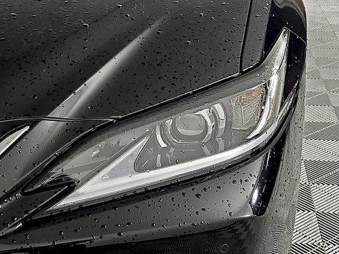 Used 2024 Lexus ES 350 350 w/ Premium Package image 10