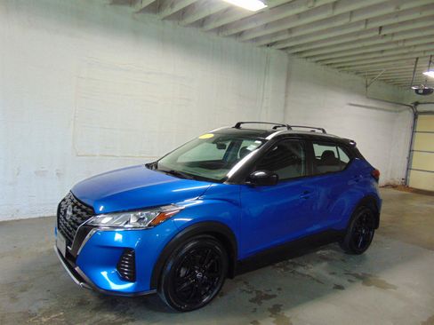 Used 2023 Nissan Kicks SV w/ Interior Electronics Package FWD image 2