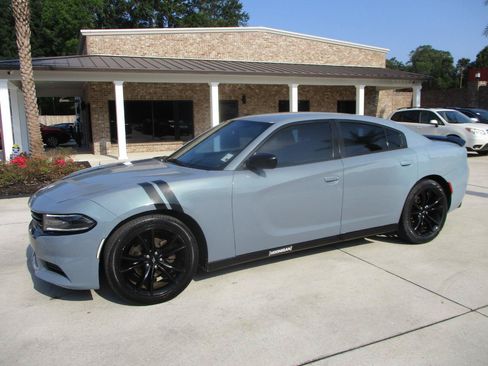 Used 2018 Dodge Charger SXT w/ Blacktop Package RWD image 31