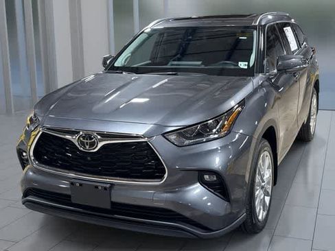 Used 2023 Toyota Highlander Limited AWD/4WD image 1