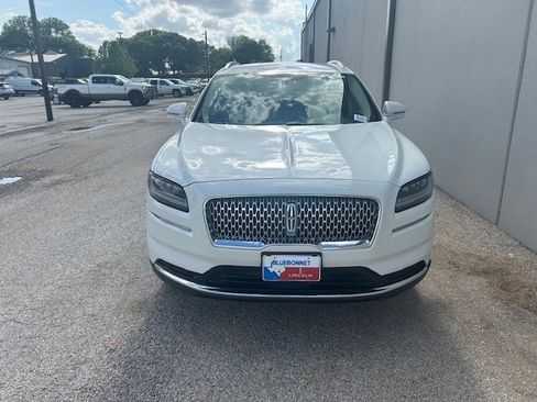 Used 2023 Lincoln Nautilus FWD w/ Premium Package image 3