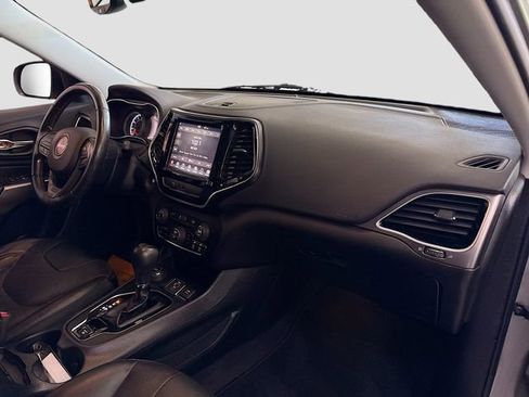 Used 2019 Jeep Cherokee Limited image 27