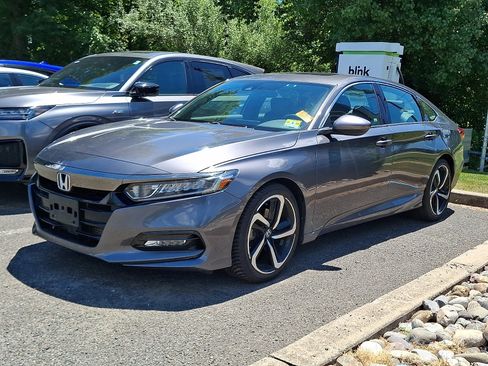 Used 2019 Honda Accord Sport image 3