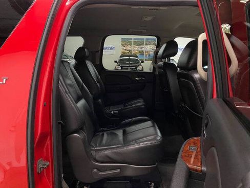 Used 2010 Chevrolet Suburban 2500 LT w/ Snow Plow Prep Package AWD/4WD image 17