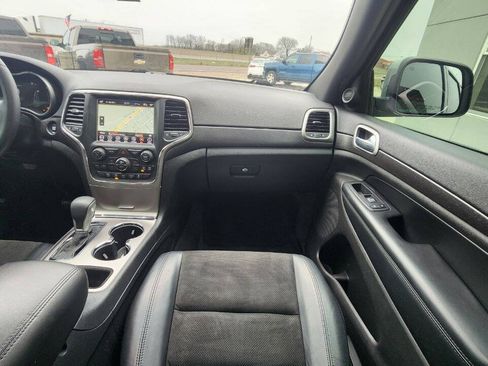 Used 2018 Jeep Grand Cherokee Altitude AWD/4WD image 15