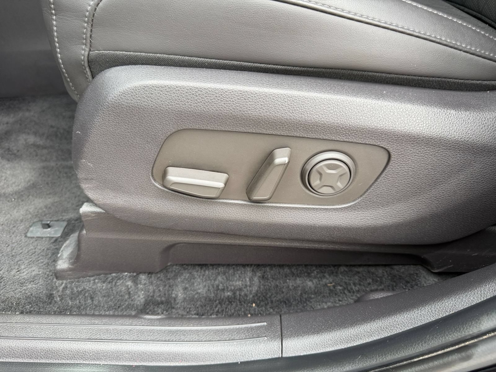 Used 2026 Kia Carnival FWD image 22