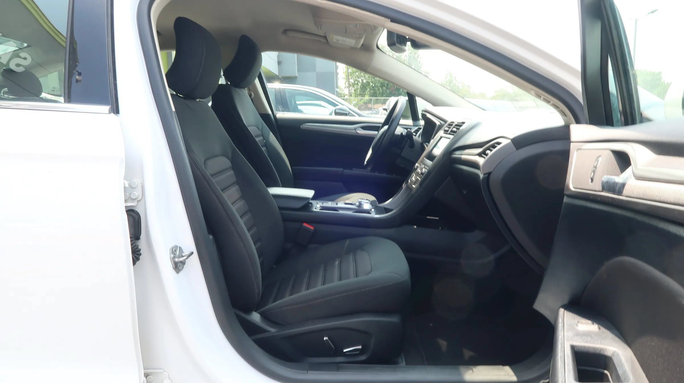 Used 2019 Ford Fusion SE FWD image 25