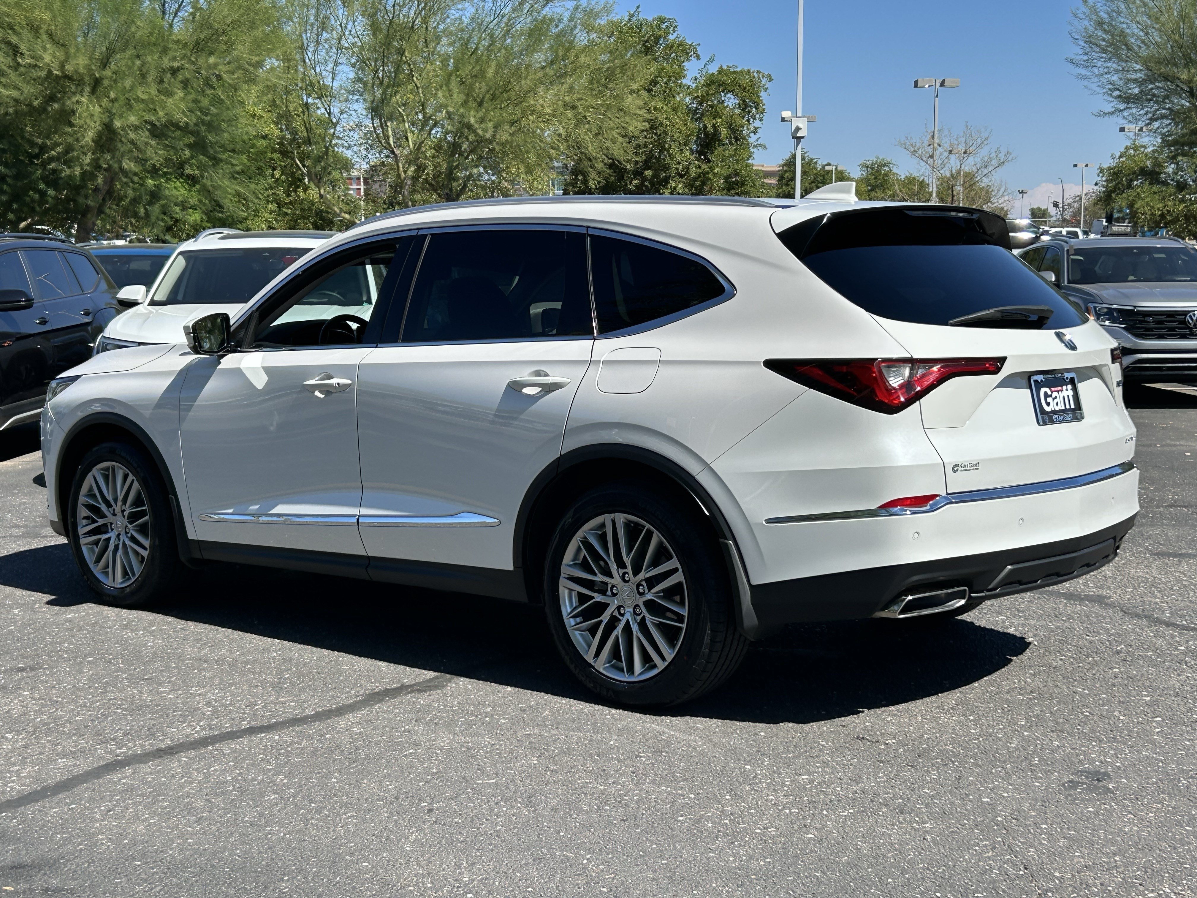 Used 2023 Acura MDX w/ Advance Package AWD/4WD image 3