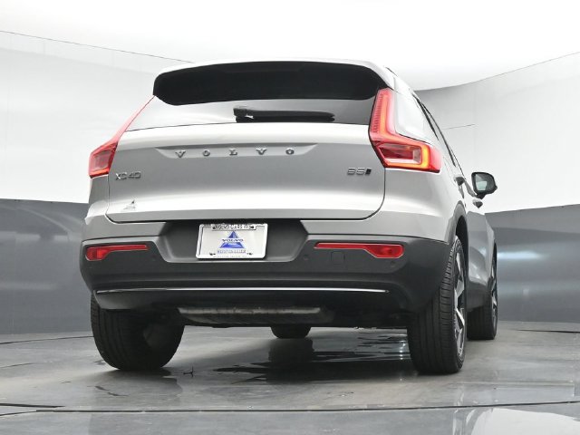 Used 2024 Volvo XC40 B5 Plus AWD/4WD image 40