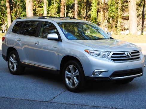 Used 2013 Toyota Highlander Limited image 28