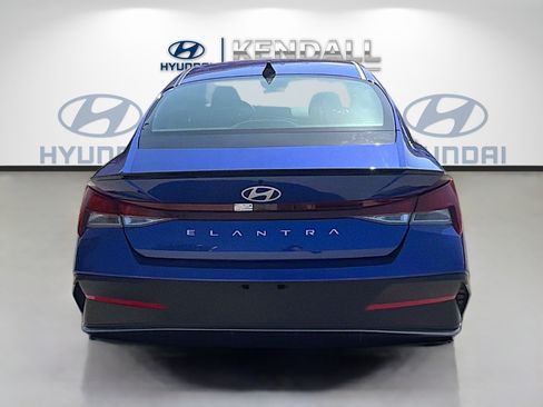Certified 2025 Hyundai Elantra Sport FWD image 5