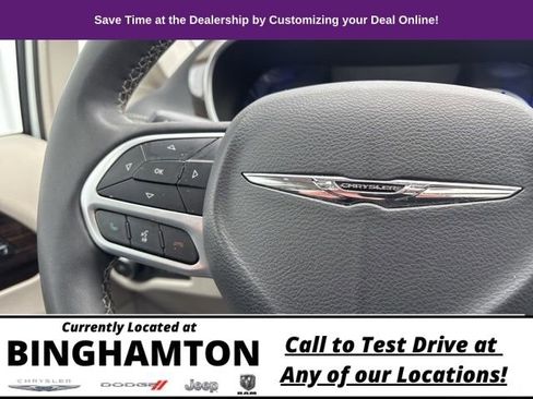 Used 2023 Chrysler Pacifica Limited image 14
