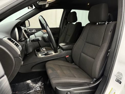 Used 2021 Jeep Grand Cherokee Laredo AWD/4WD image 5