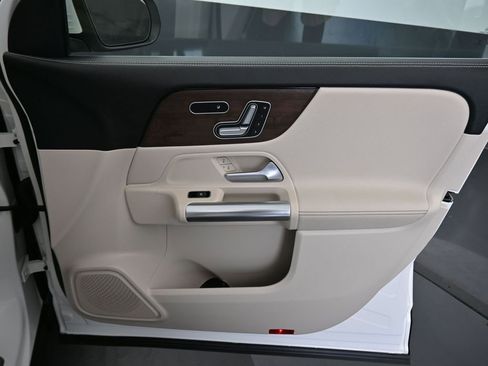 Used 2021 Mercedes-Benz GLA 250 4MATIC image 39