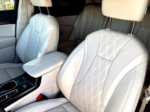 Used 2021 Buick Envision Avenir w/ Technology Package II image 10