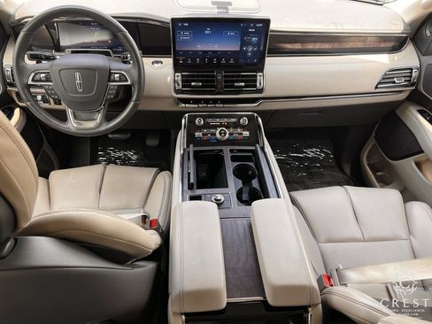 Used 2024 Lincoln Navigator Premiere AWD/4WD image 11