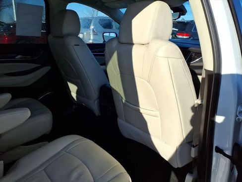 Used 2024 Buick Enclave Essence w/ Technology Package image 22