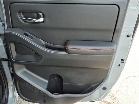 Used 2025 Nissan Frontier PRO-4X AWD/4WD image 17