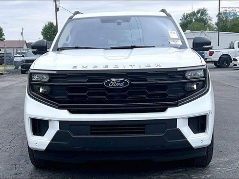 Used 2025 Ford Expedition Active AWD/4WD image 7