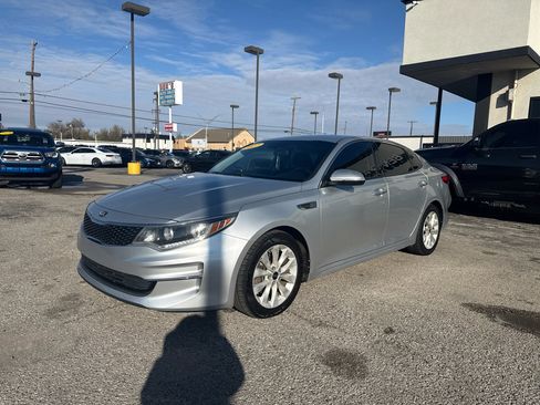 Used 2017 Kia Optima EX image 2