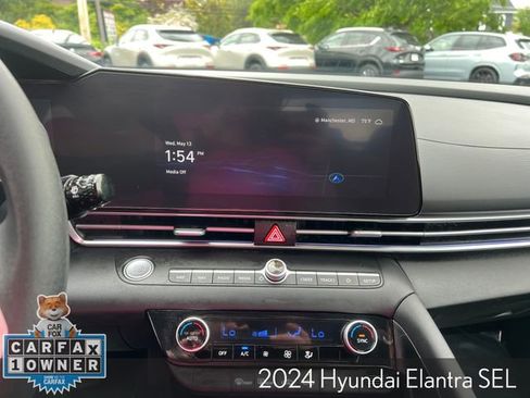 Used 2024 Hyundai Elantra SEL FWD image 18