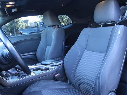 Used 2018 Dodge Challenger SXT RWD image 9