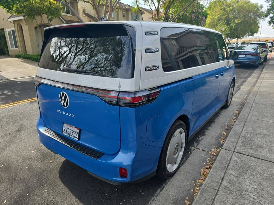 Used 2025 Volkswagen ID. Buzz 1st Edition RWD image 14