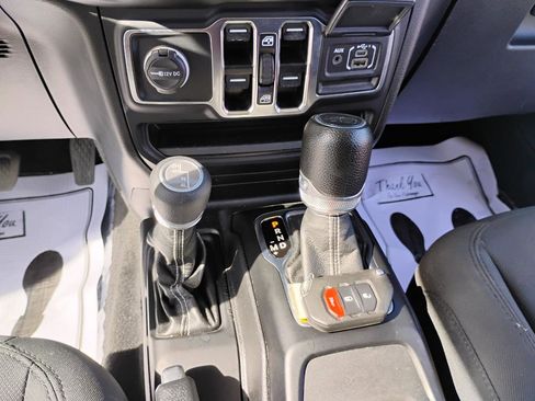 Used 2023 Jeep Gladiator Overland image 24