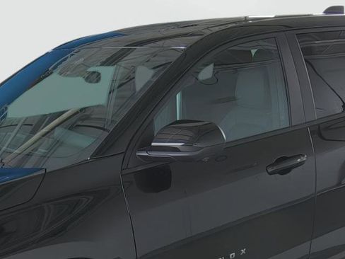 New 2026 Chevrolet Equinox LT w/ Convenience Package II FWD image 8