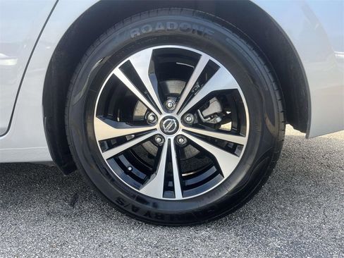 Used 2022 Nissan Sentra SV w/ Trunk Package image 9