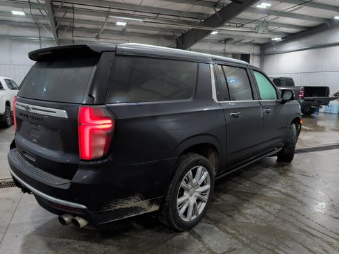 Used 2021 Chevrolet Suburban High Country image 3